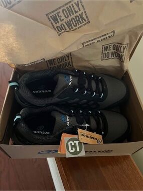 Men's Nautilus / SIZE 9 Composite Toe Metal Free Work Shoe 1900